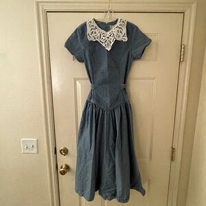 Vintage Lightweight Jean Dress - Stylish & Comfortable for All Seasons